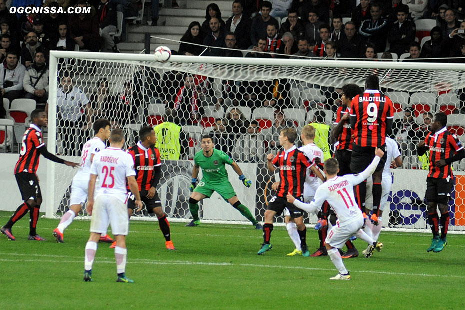 Coup franc sur le but de Yoan Cardinale