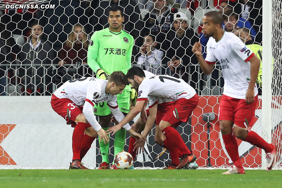 Les visiteurs réduisent le score sur un magnifique coup franc