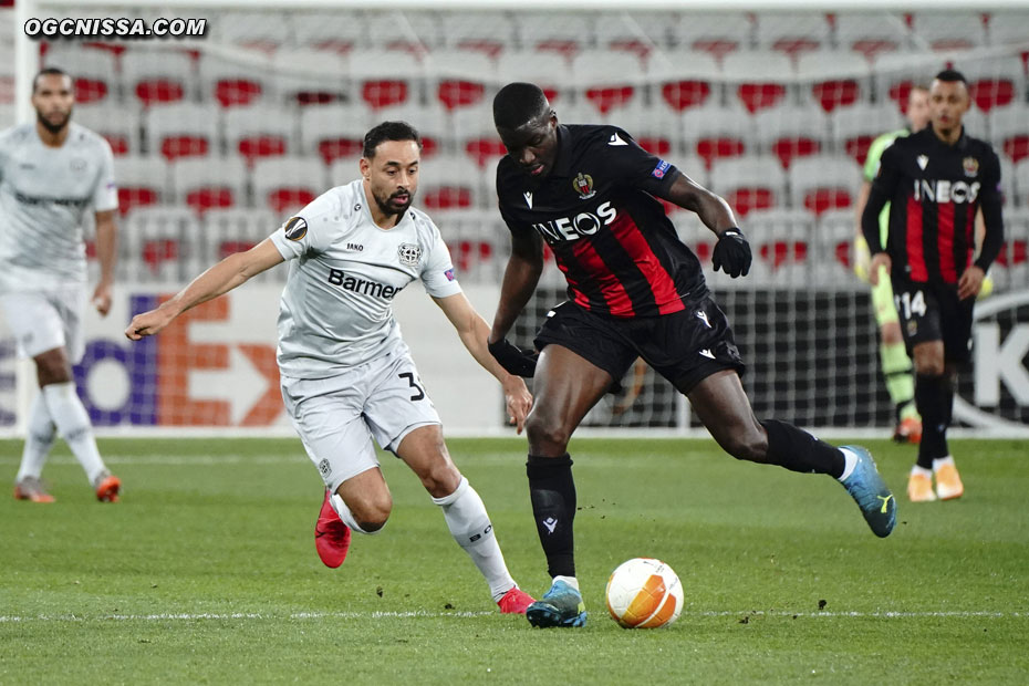 Stanley Nsoki en défense centrale