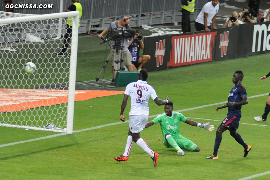 Mario Balotelli ouvre le score !