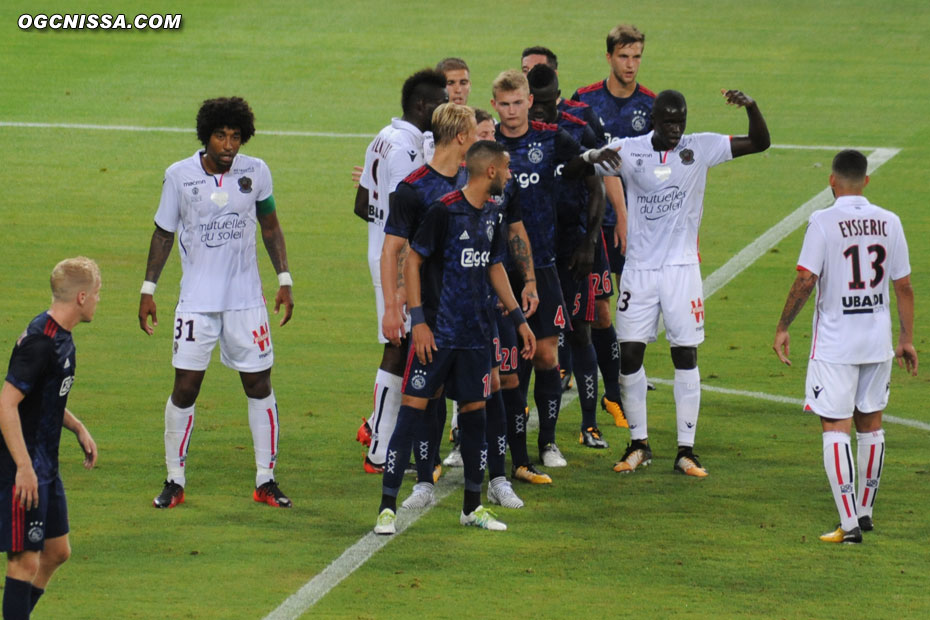 Dante Bonfim est le capitaine cette année