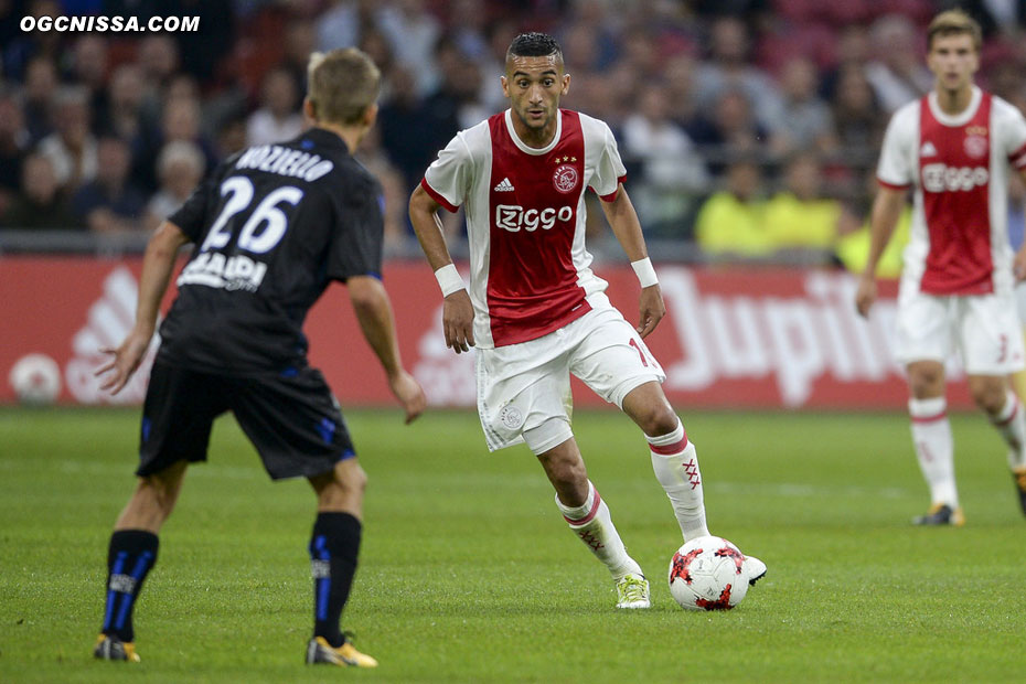 Koziello en face de Ziyech