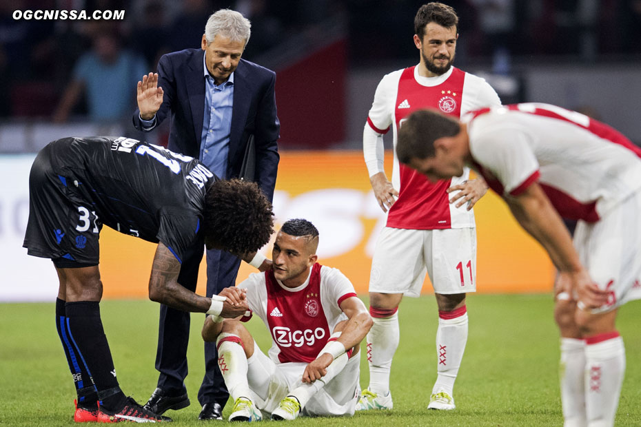 Dante Bonfim et Lucien Favre vont sportivement consoler leurs adversaires.