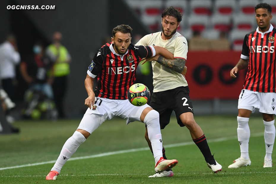 Amine Gouiri sous les yeux de Justin Kluivert