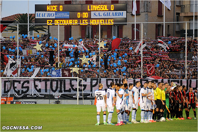 Entrée des équipes, le tifo de la BSN est européen