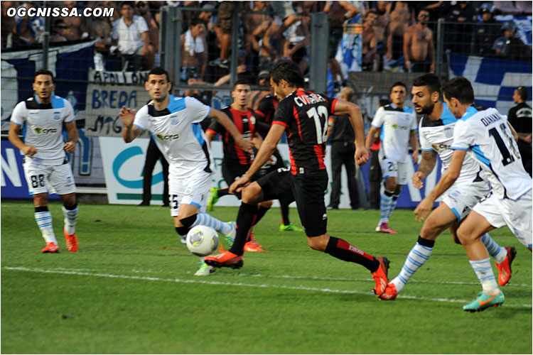 Dario Cvitanich à la première occasion du match