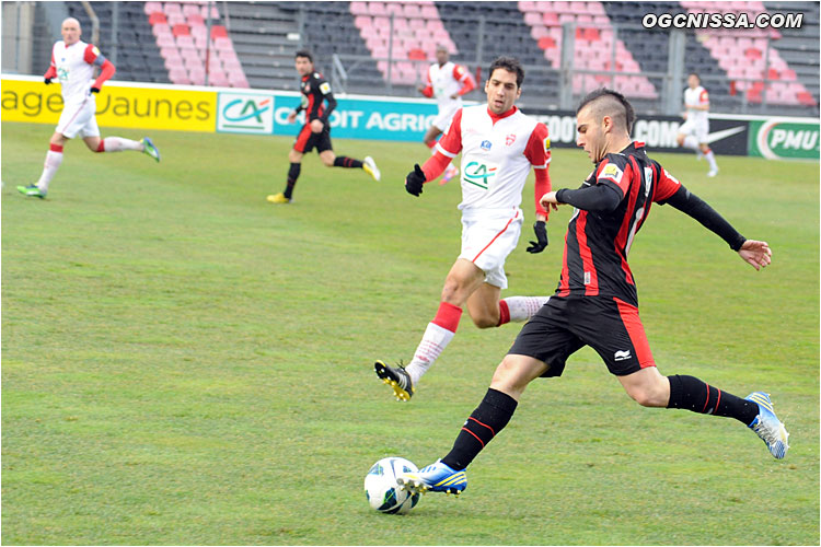 Alexy Bosetti est ailier gauche