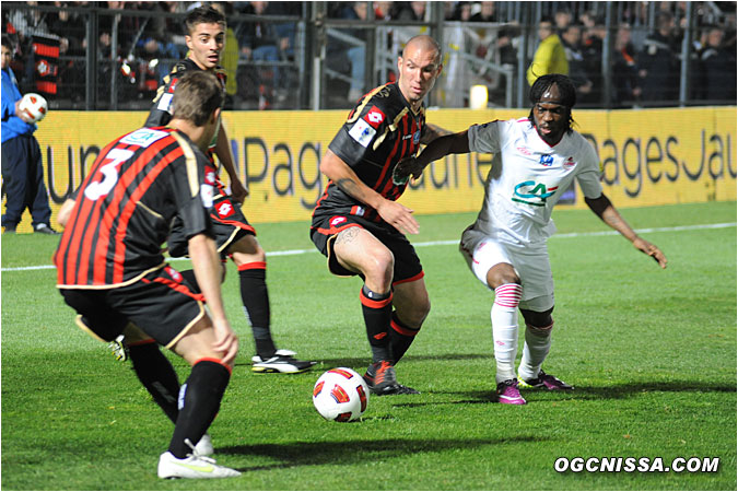 C'est la lutte pour le ballon