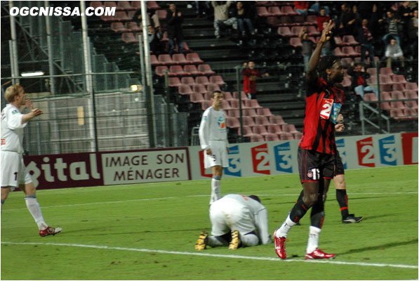 ... mais repris par Mamadou Bagayoko qui ouvre enfin le score !