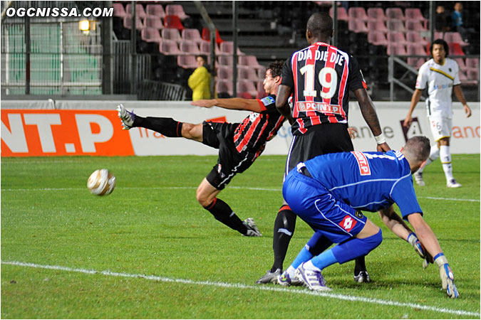 ... ce qui permet à Xavier Pentecôte de reprendre le ballon