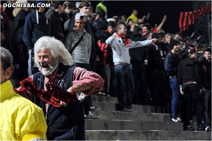 ... et dans les tribunes