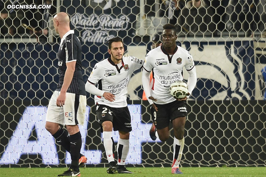 Mario Balotelli réduira le score sur un pénalty obtenu par Anastasios Donis