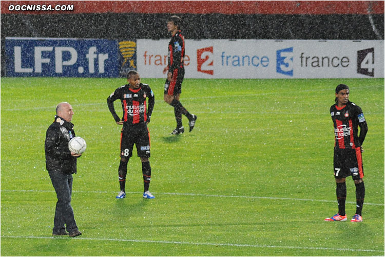 L'ancien aiglon René Bocchi pour le coup d'envoi