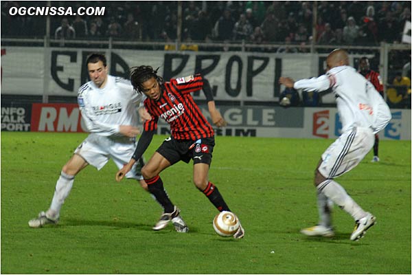 A l'image de Loic Remy, les Aiglons poussent plus timidement en seconde période...