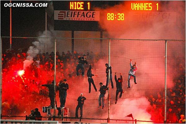 Explosion de joie dans tout le stade, à 2 minutes de la fin