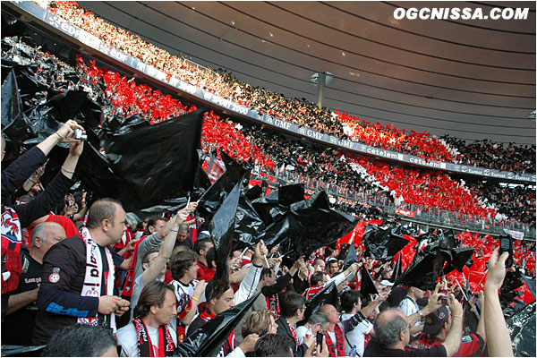 Le virage niçois est entierement Rouge et Noir