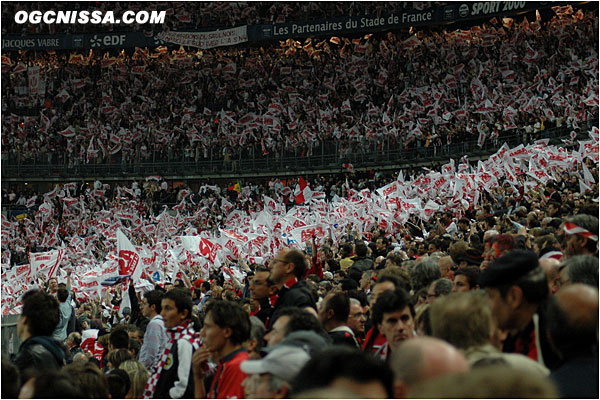 Le contraste evident entre les supporters de Nancy et les supporters de Nice