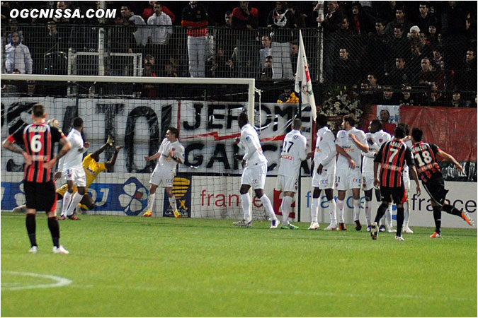 La frappe est si pure que personne ne la touche ! Egalisation hallucinante de Nice ! 3 - 3 !