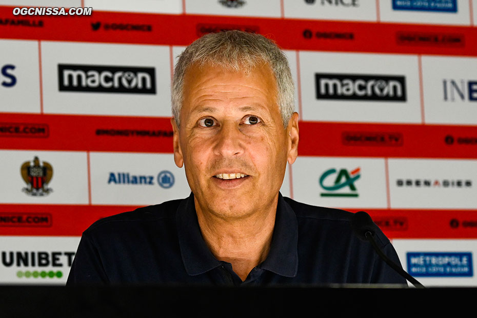 Lucien Favre en conférence de presse