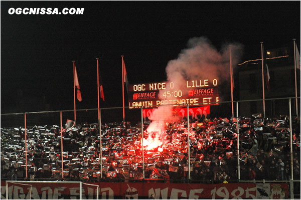 Une rencontre contre St-Etienne reportée pour cause de neige, et c'est donc le Losc que les Aiglons recoivent au début du mois de février. Tifo de la BSN.