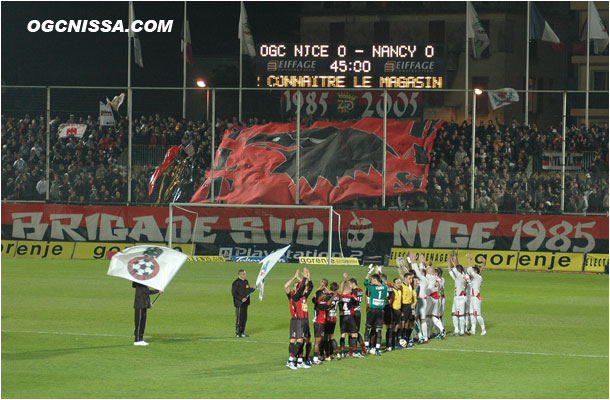Un match à oublier à Auxerre (2-0), et les Aiglons reçoivent Nancy, un avant goût de la finale de la Coupe de la Ligue. Tifo de la BSN.