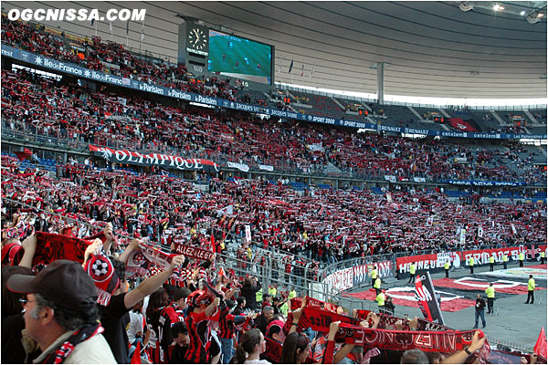 La finale tant attendu arrive ! Plus de 25 000 niçois sont présent au Stade de France. BSN en force !