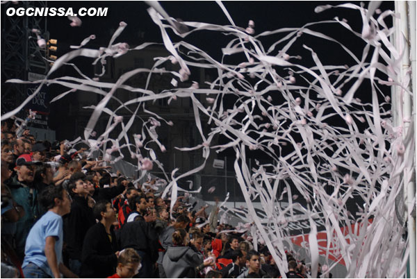 Nice - Lorient : Tifo à base de PQ au Nord