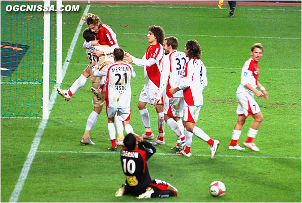 Monaco - Nice : La détresse de Ederson sur son penalty manqué et la joie du gardien. Score final 0 à 0.